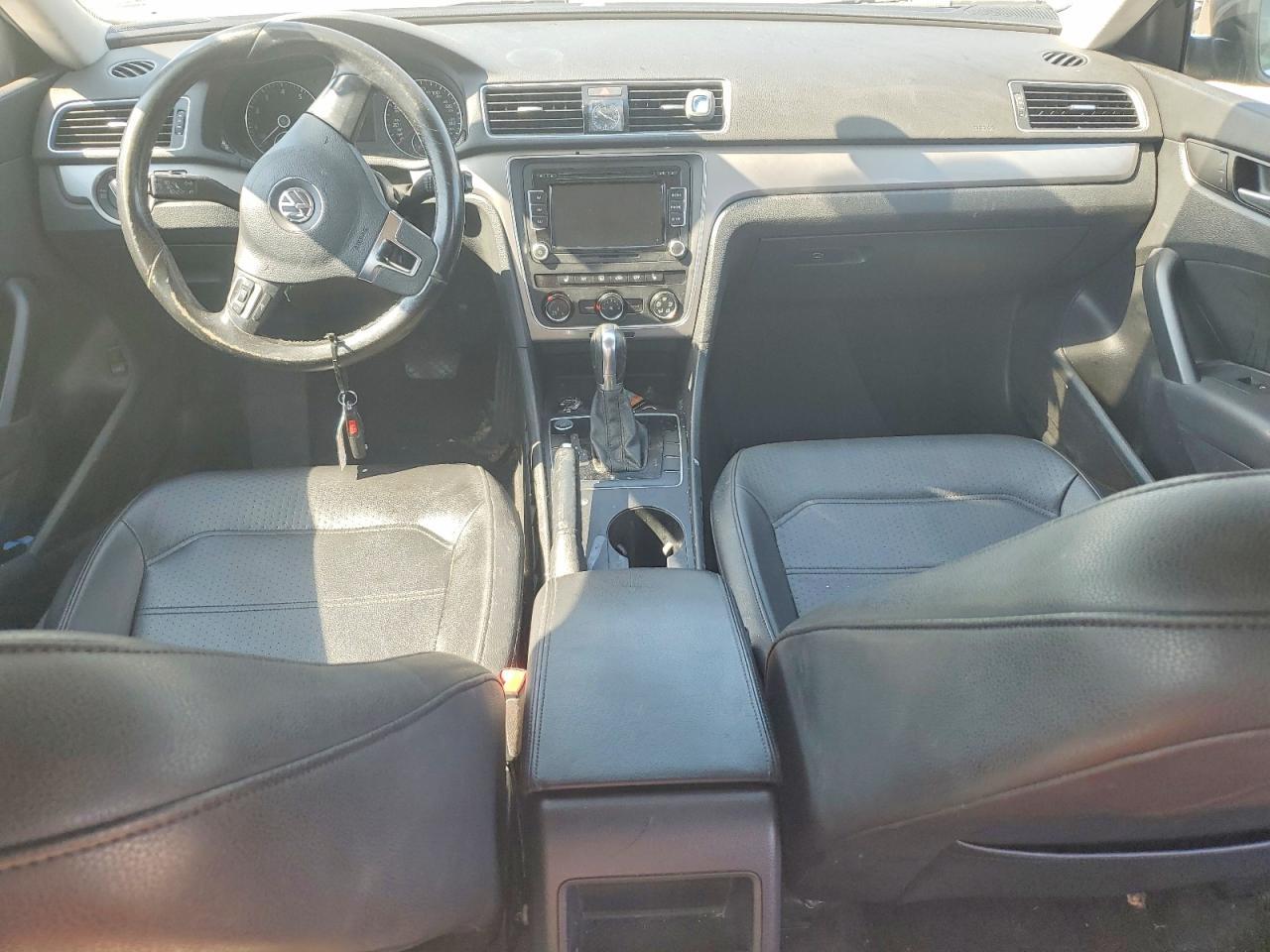 2015 VOLKSWAGEN Passat