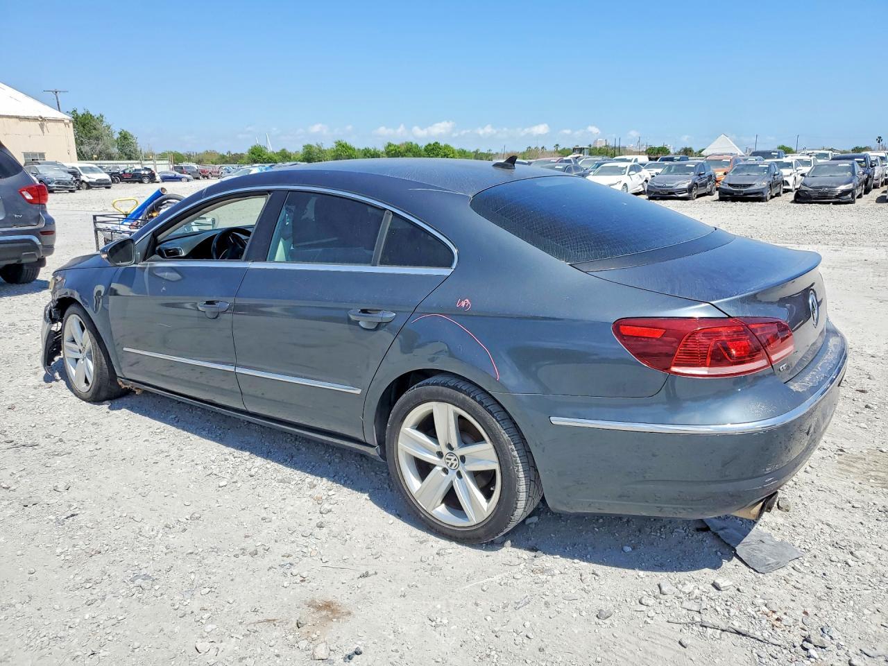 2013 VOLKSWAGEN Passat