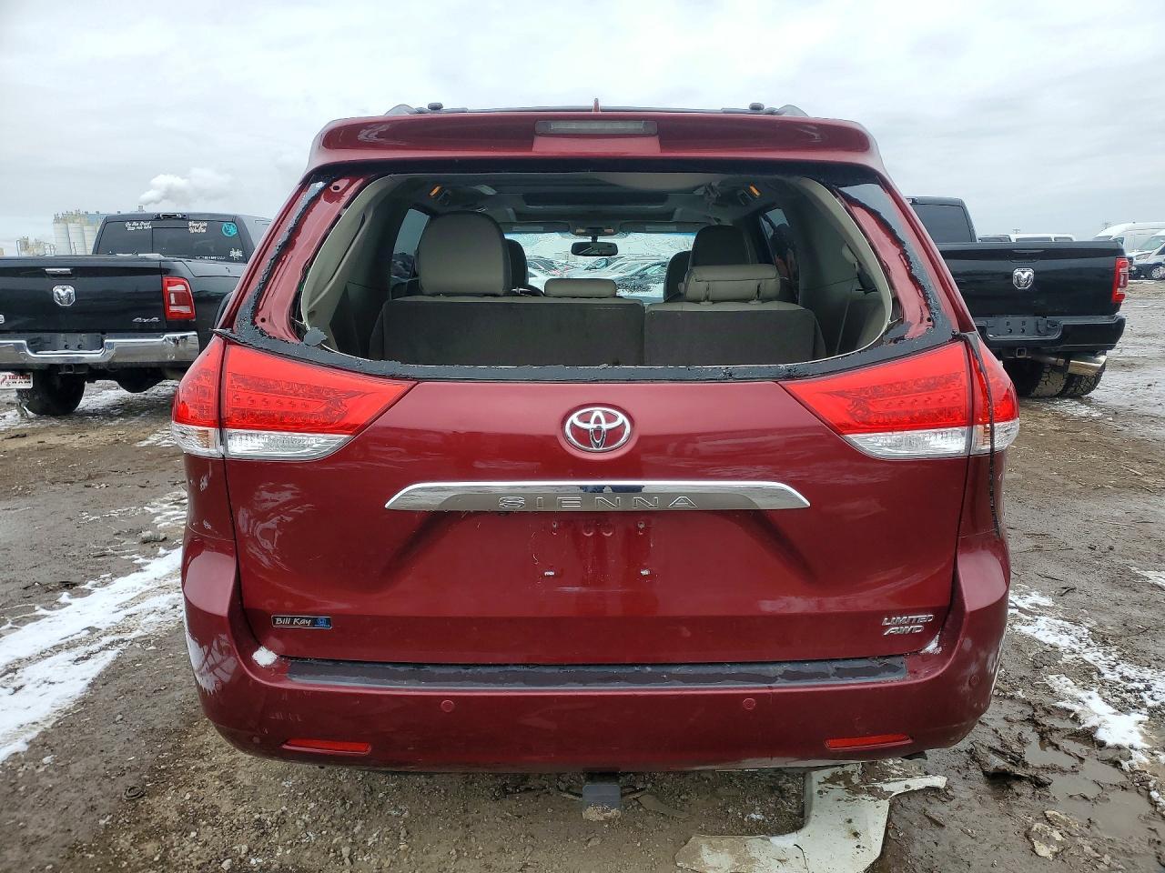 2013 TOYOTA SIENNA