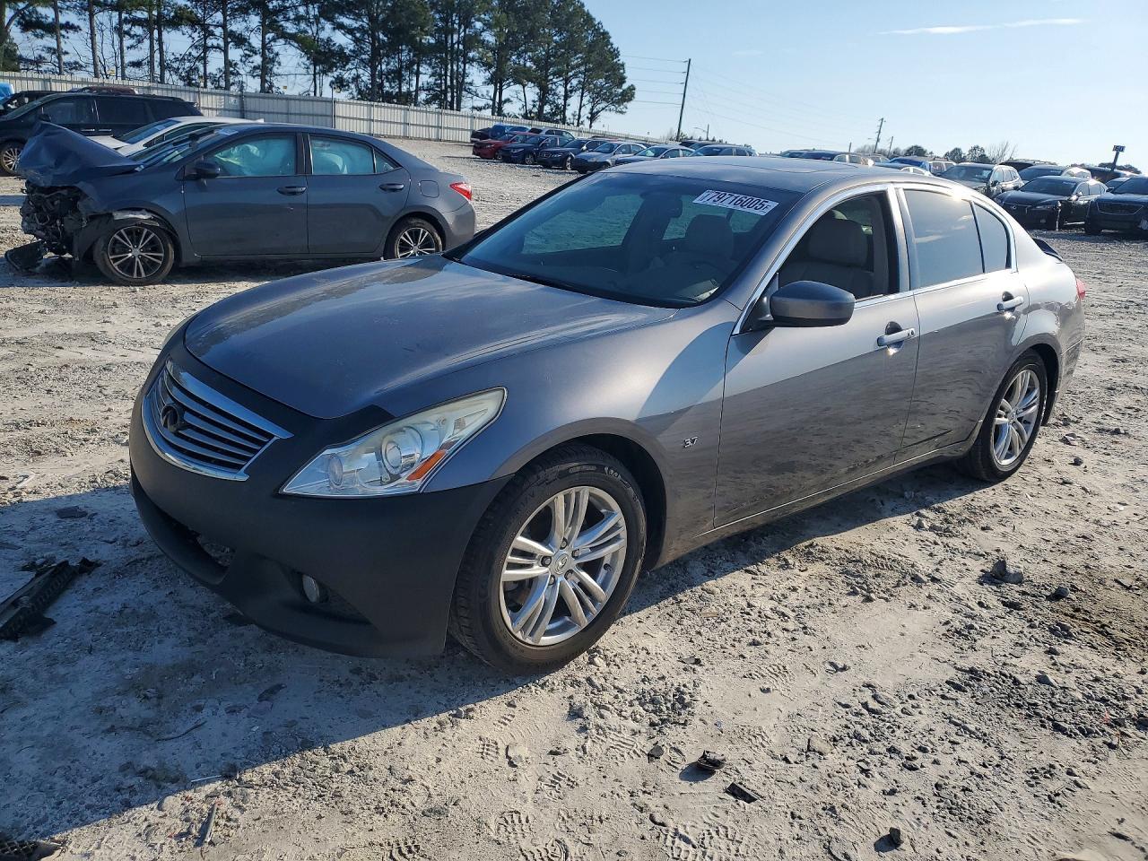 2015 INFINITI Q40