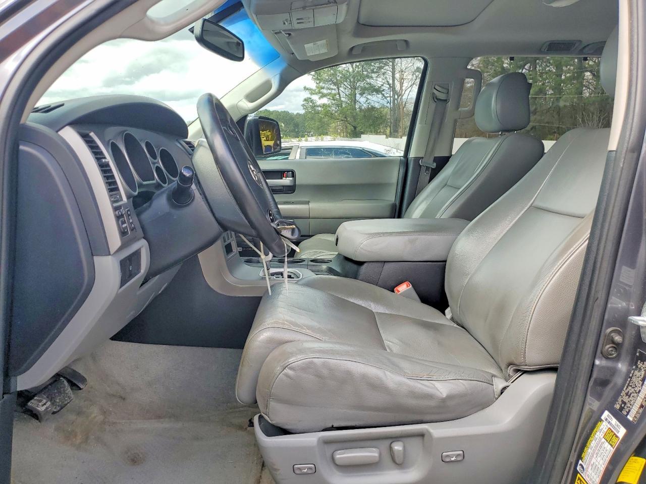 2011 TOYOTA Sequoia