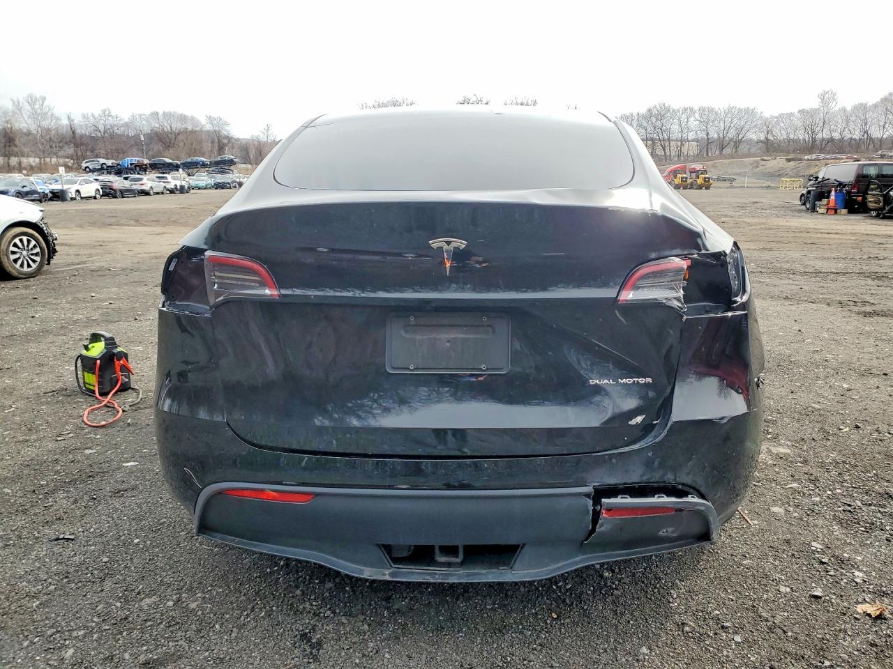 2025 TESLA MODEL Y