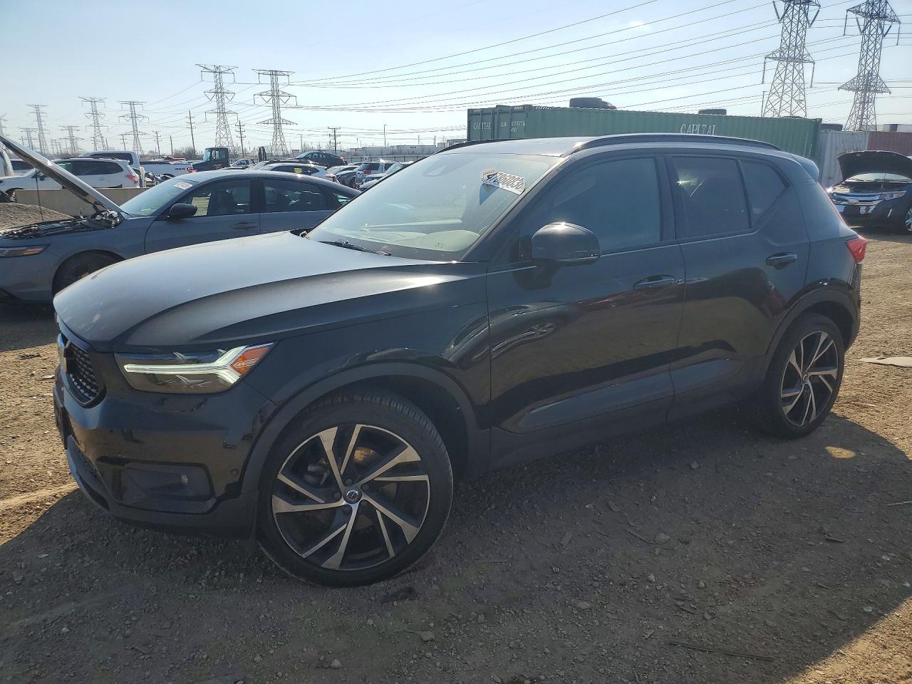 2019 VOLVO XC40