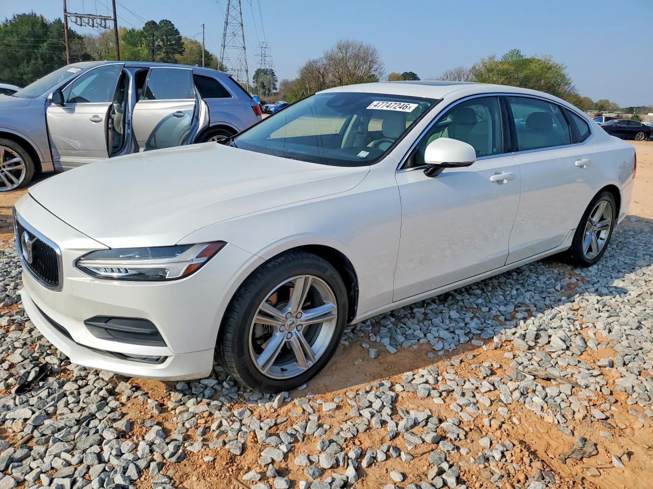 2018 VOLVO S90