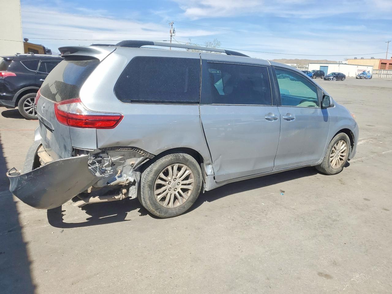 2016 TOYOTA SIENNA