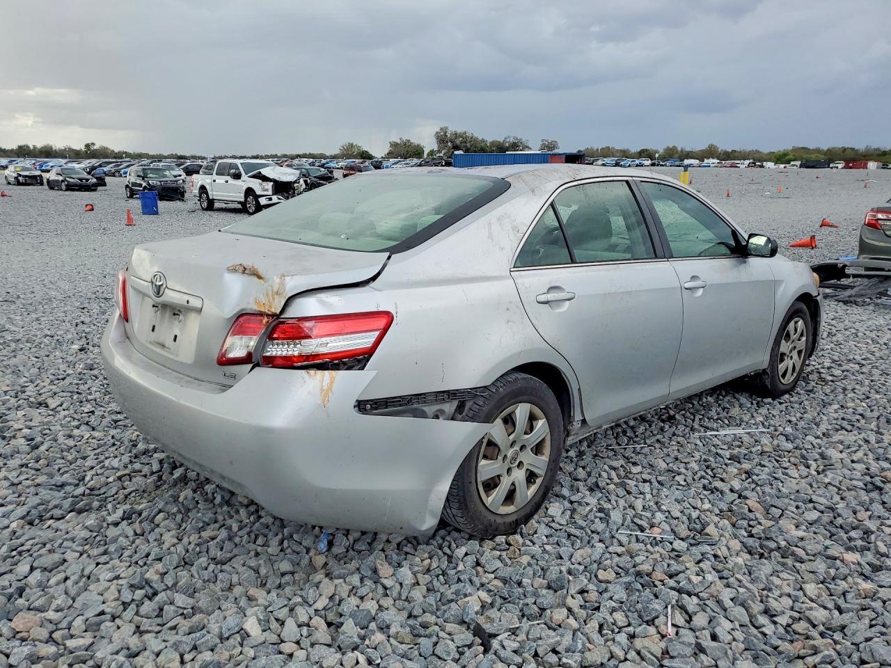 2011 TOYOTA CAMRY