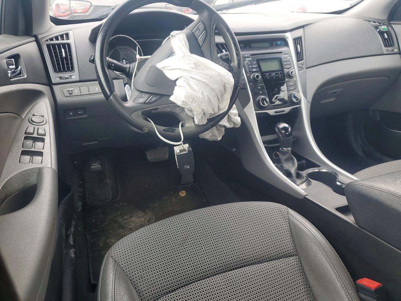 2011 HYUNDAI SONATA