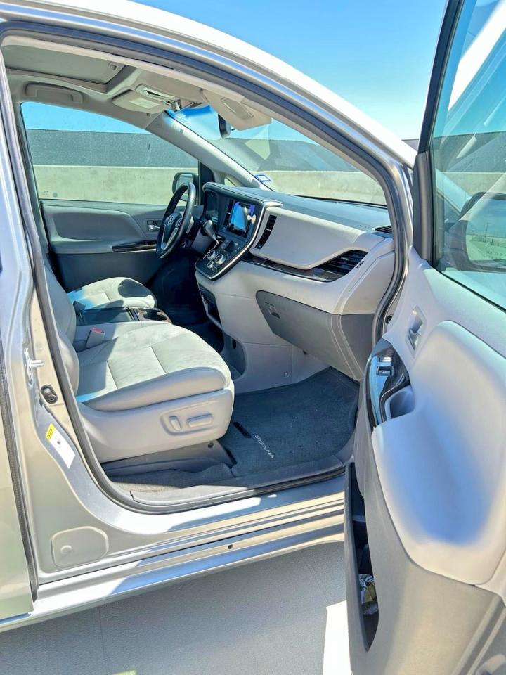 2017 TOYOTA SIENNA