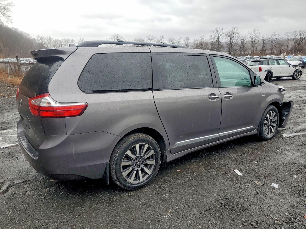 2018 TOYOTA SIENNA