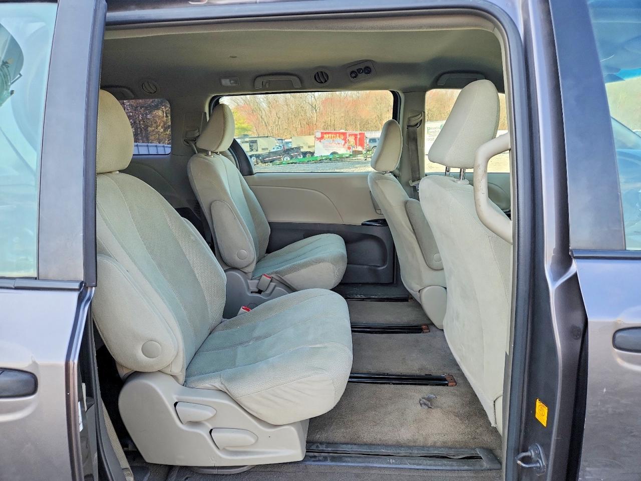 2012 TOYOTA SIENNA