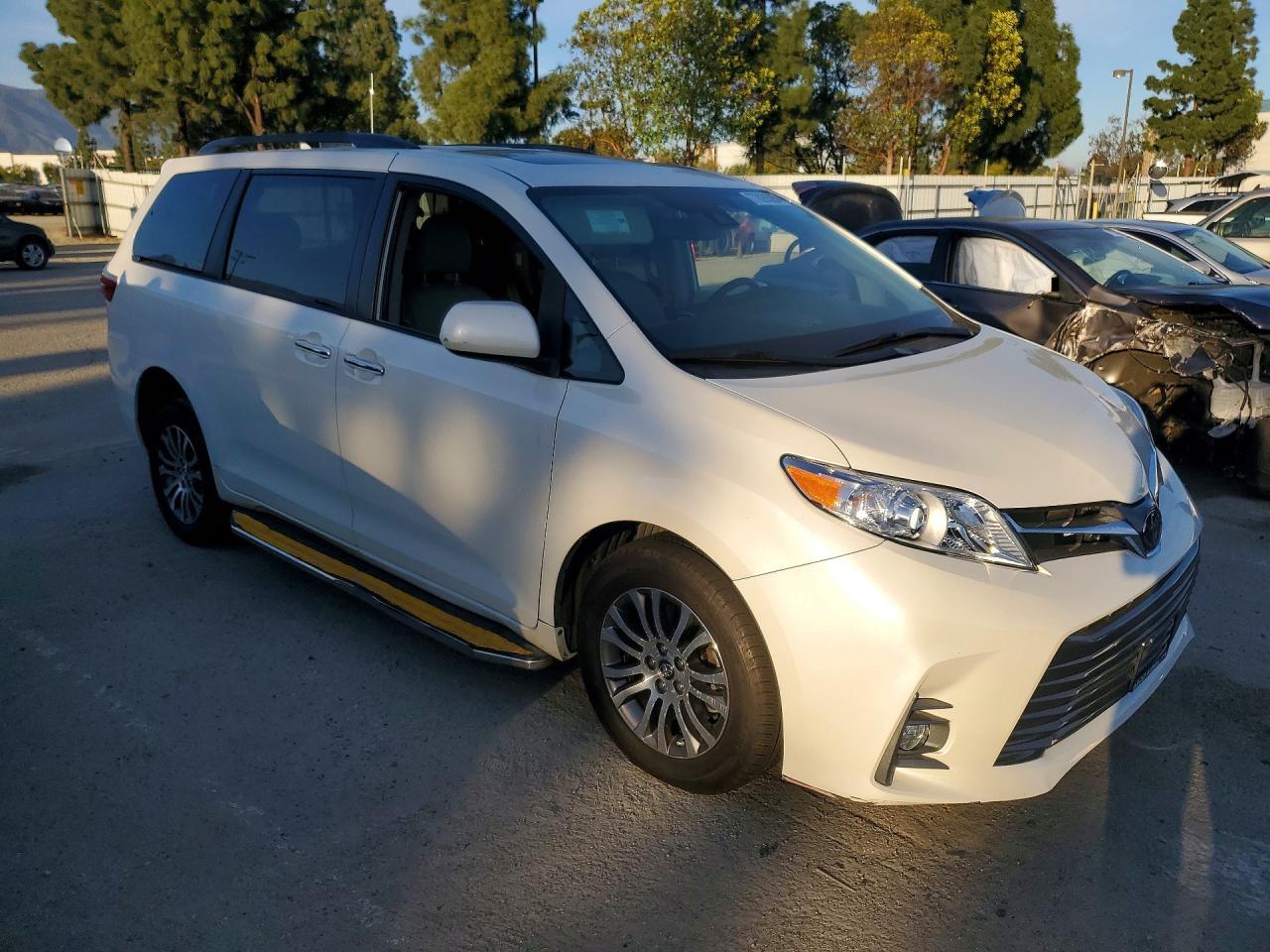 2020 TOYOTA SIENNA