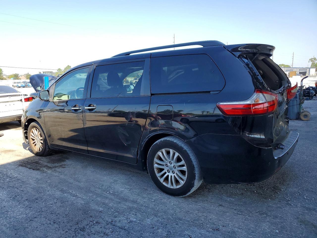 2016 TOYOTA SIENNA