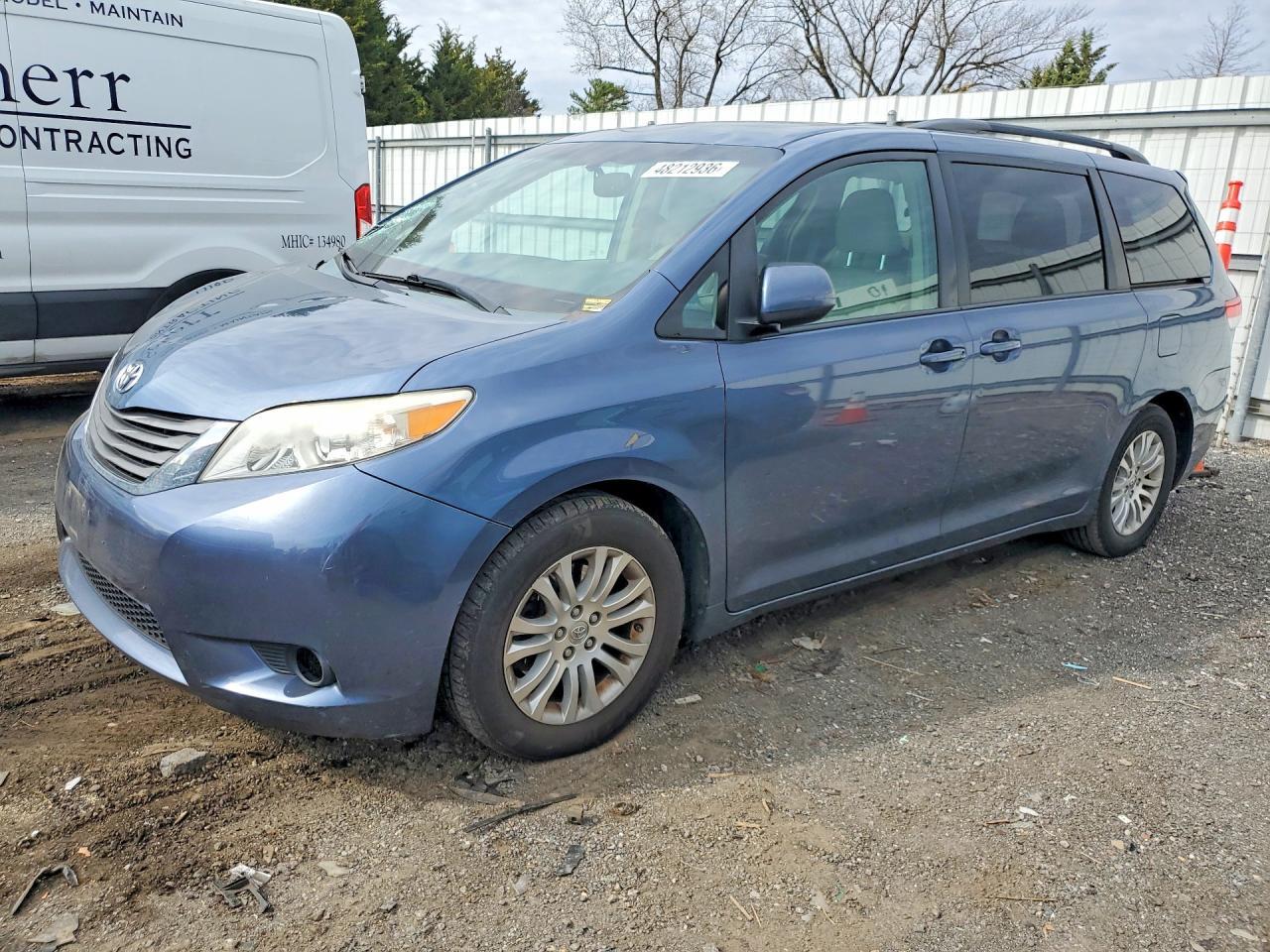 2013 TOYOTA SIENNA