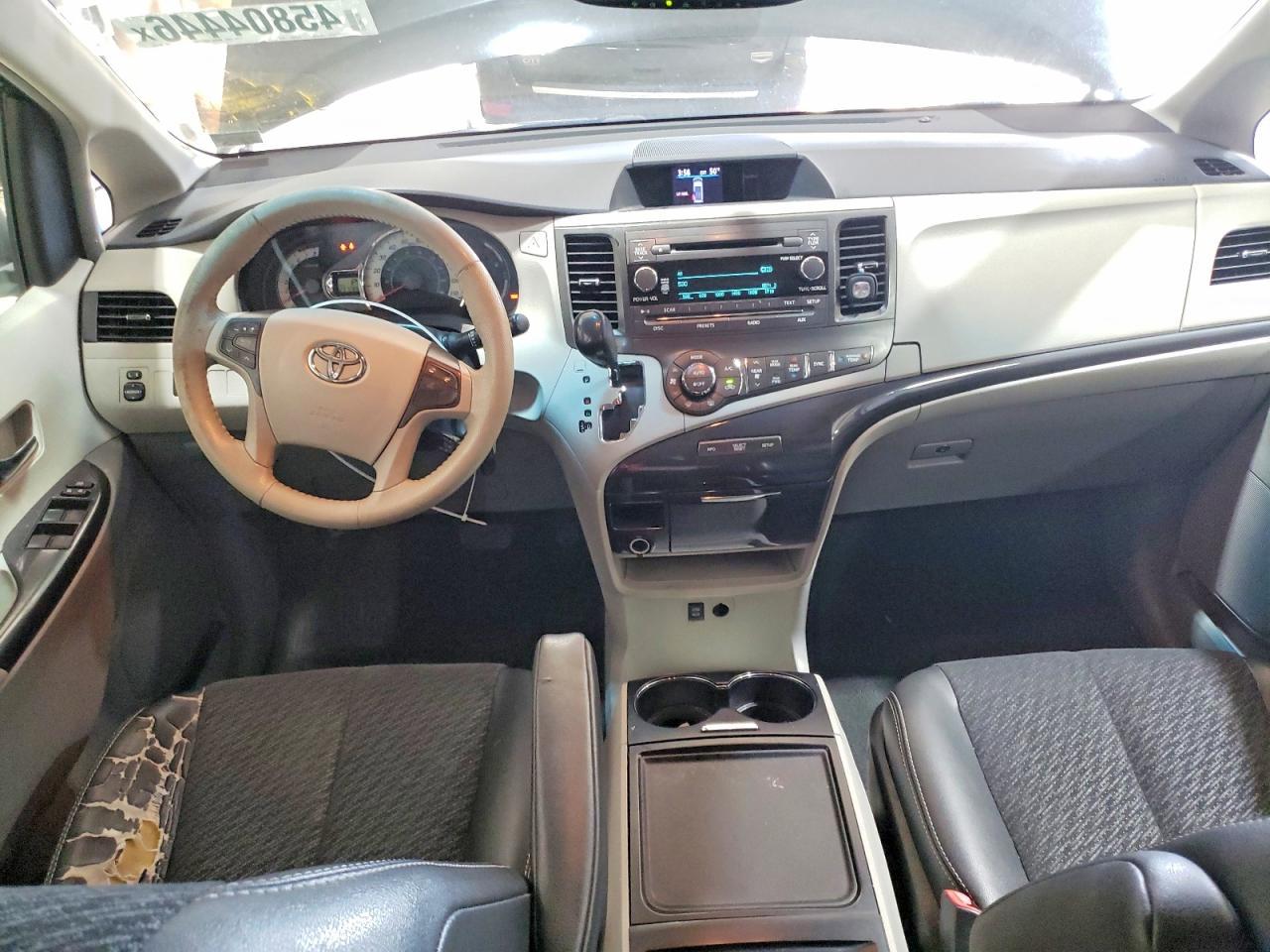 2013 TOYOTA SIENNA