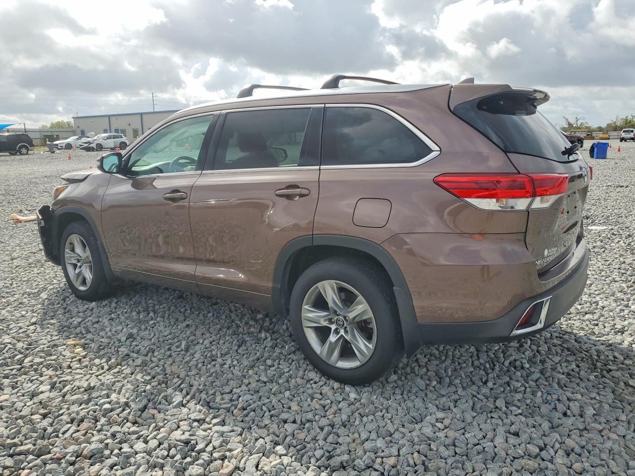 2017 TOYOTA HIGHLANDER