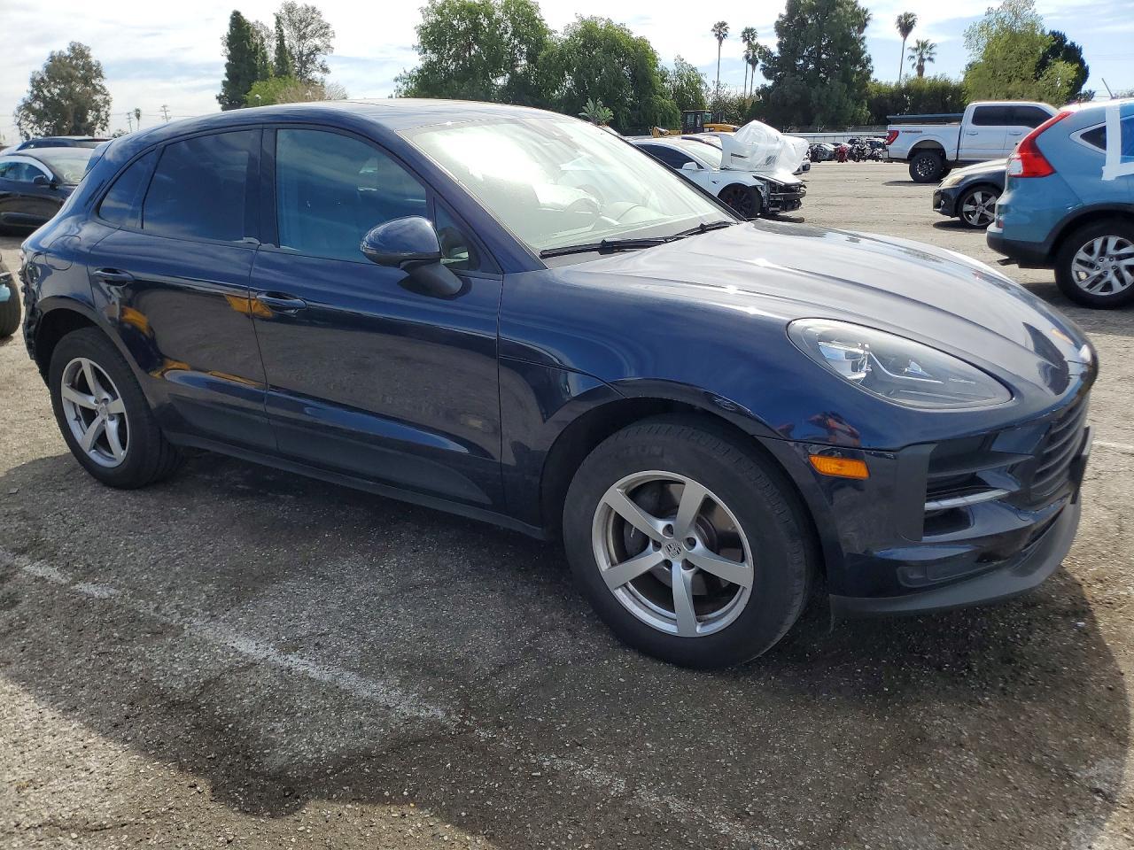 2020 PORSCHE Macan