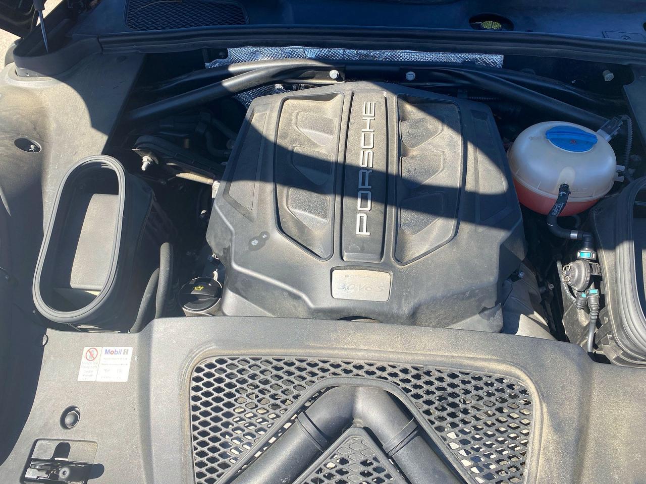 2015 PORSCHE Macan