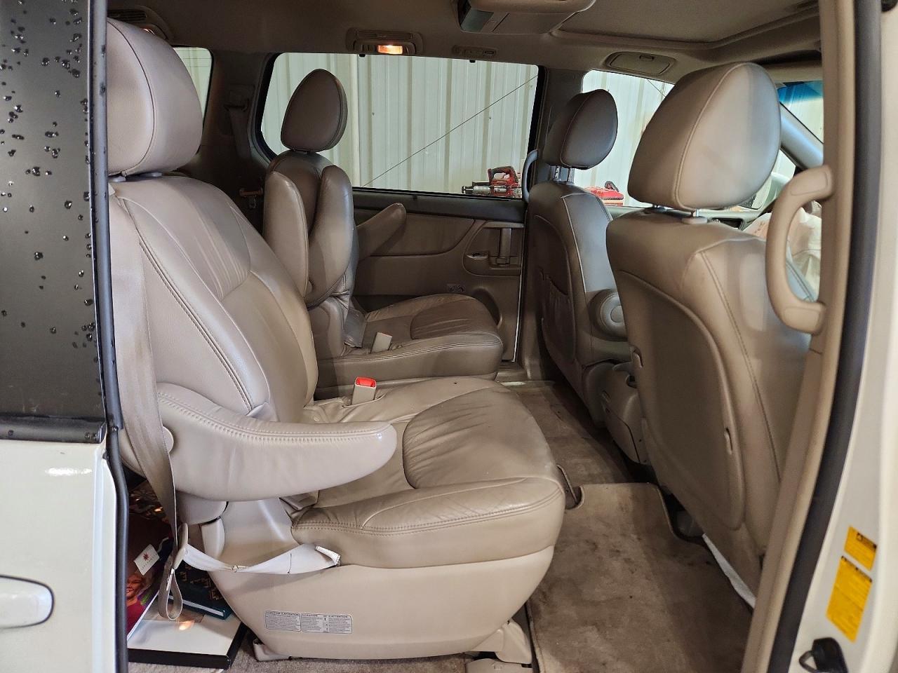 2010 TOYOTA SIENNA