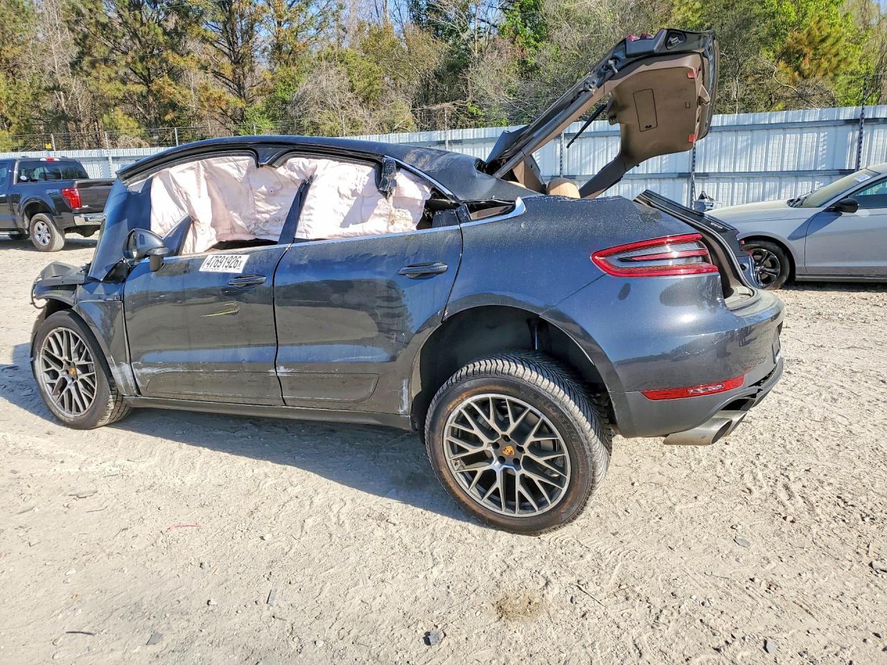 2017 PORSCHE Macan