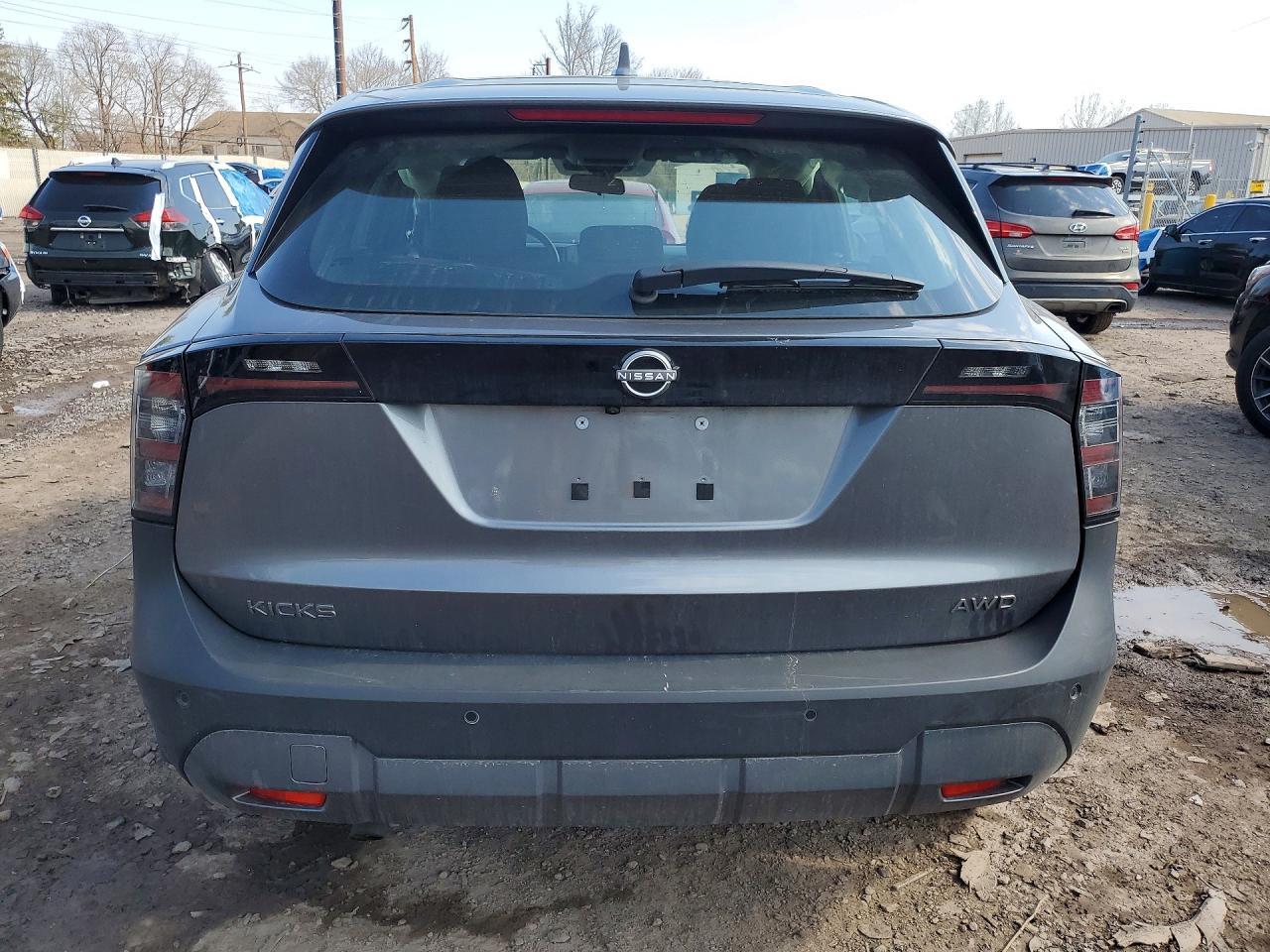 2025 NISSAN KICKS