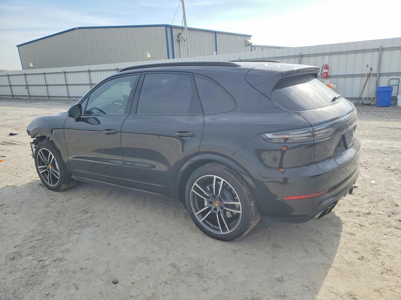 2021 PORSCHE CAYENNE