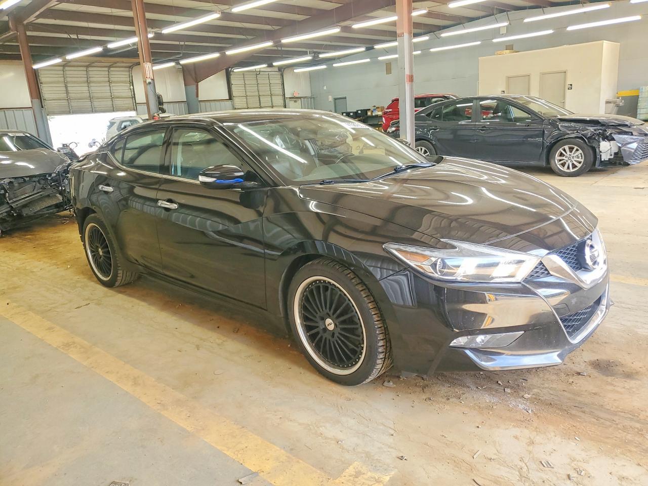 2017 NISSAN Maxima