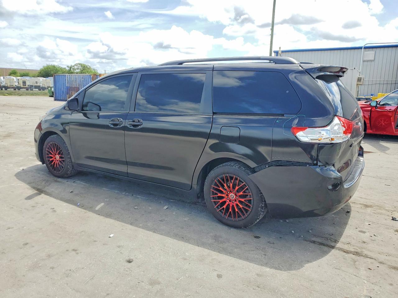 2013 TOYOTA SIENNA