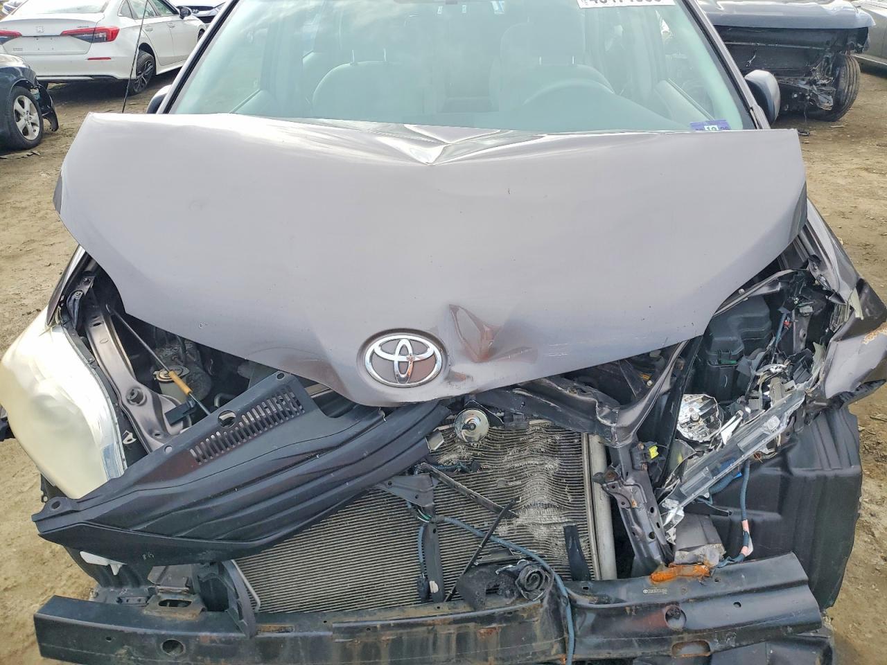 2014 TOYOTA SIENNA