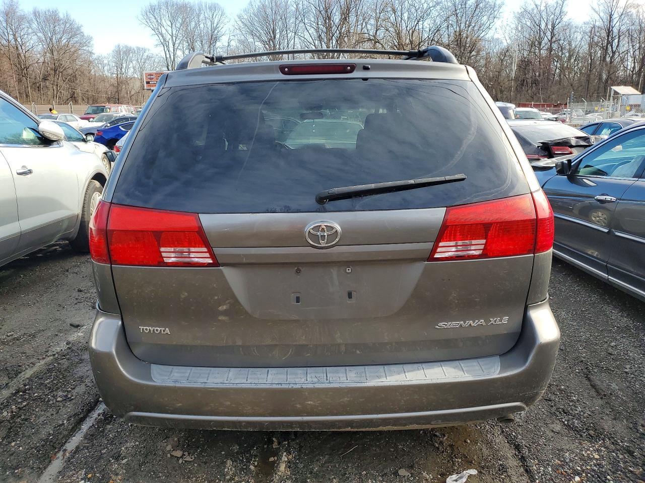 2004 TOYOTA SIENNA