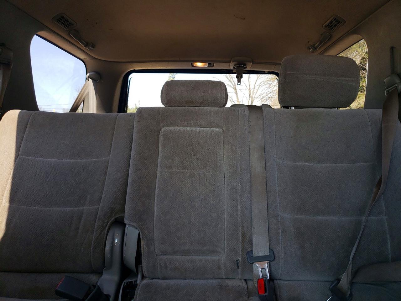 2004 TOYOTA Sequoia