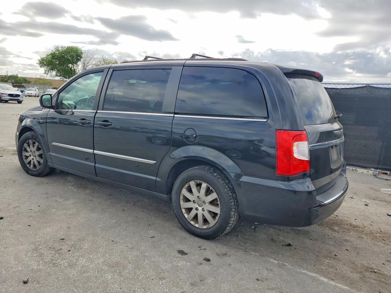 2016 CHRYSLER Town & Country