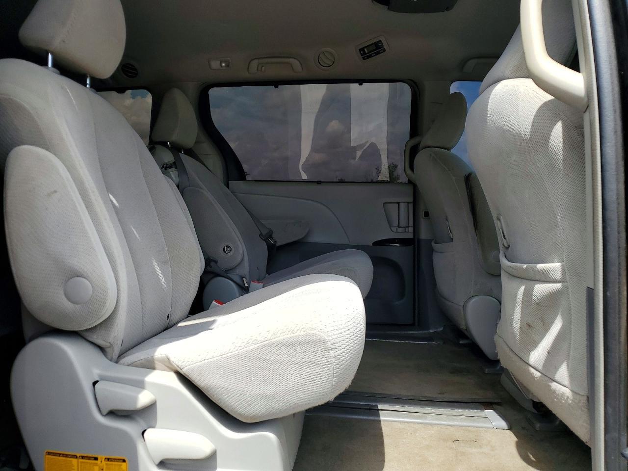 2013 TOYOTA SIENNA