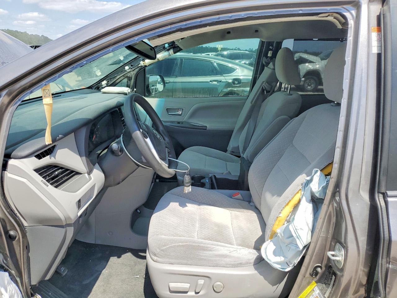 2017 TOYOTA SIENNA