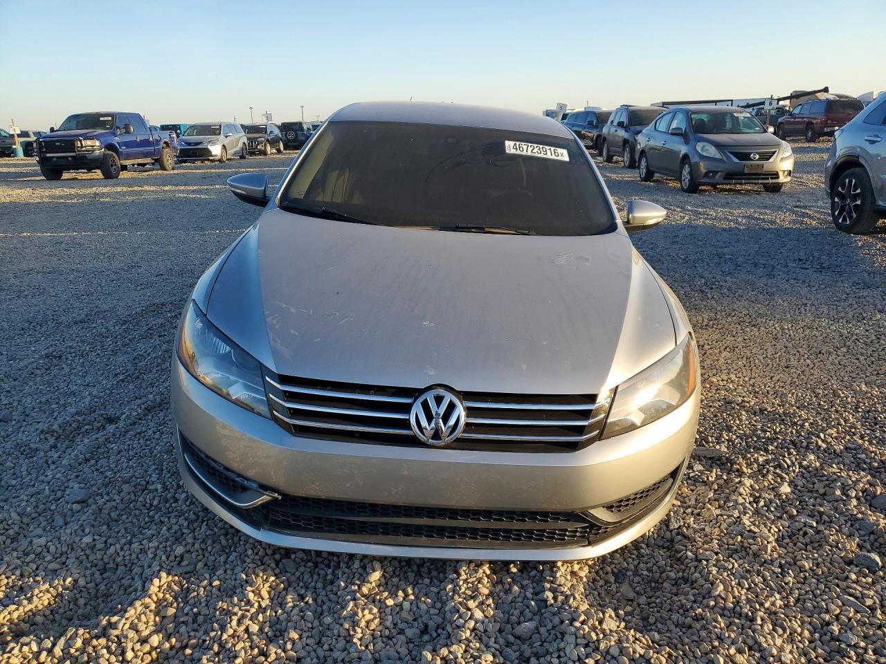 2012 VOLKSWAGEN Passat