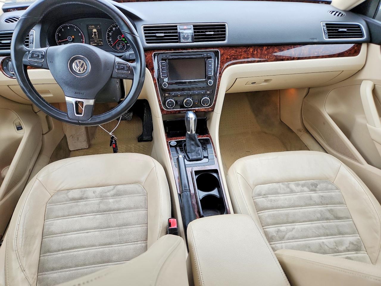 2012 VOLKSWAGEN Passat