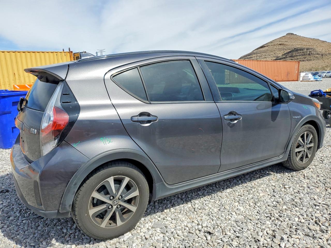 2018 TOYOTA Prius c