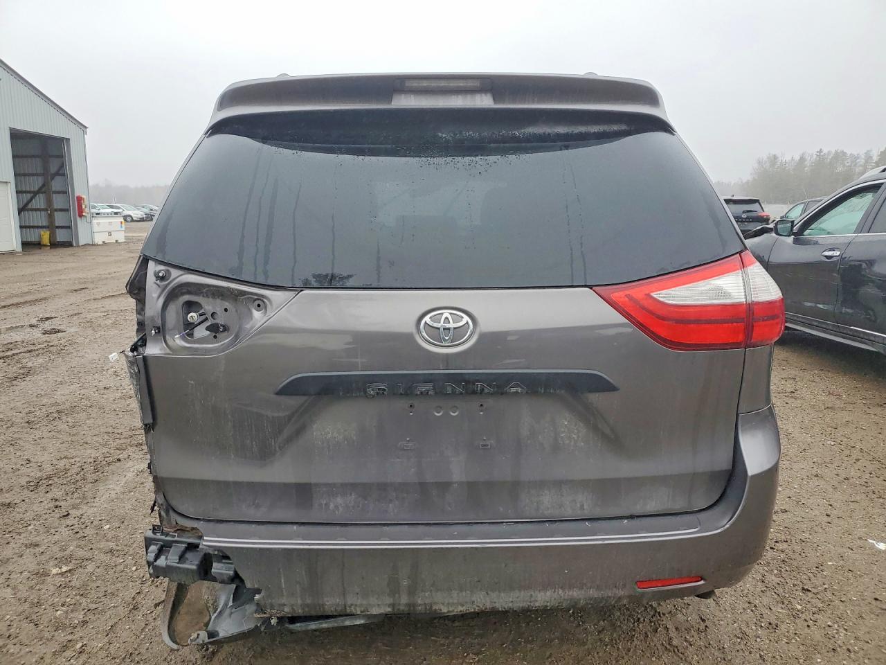 2015 TOYOTA SIENNA