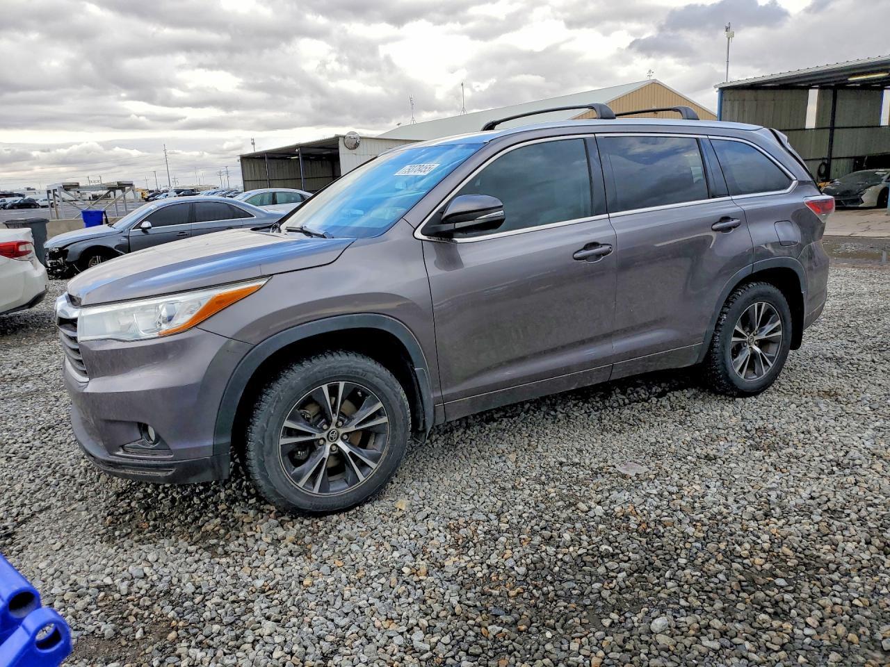 2016 TOYOTA HIGHLANDER