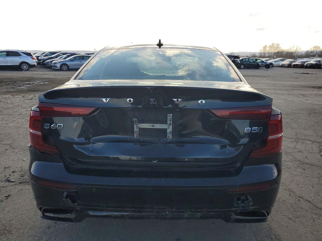 2022 VOLVO S60