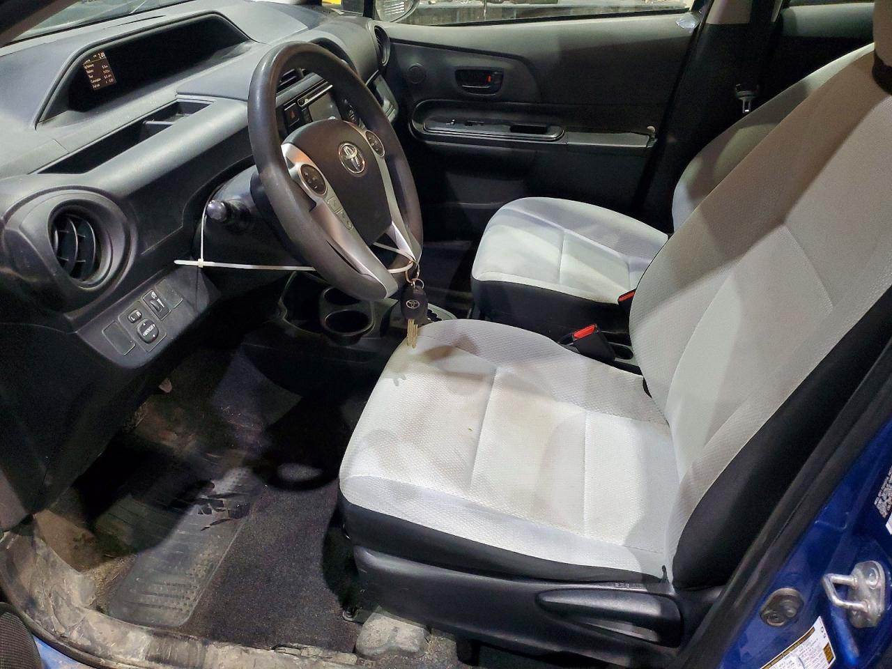 2016 TOYOTA Prius c