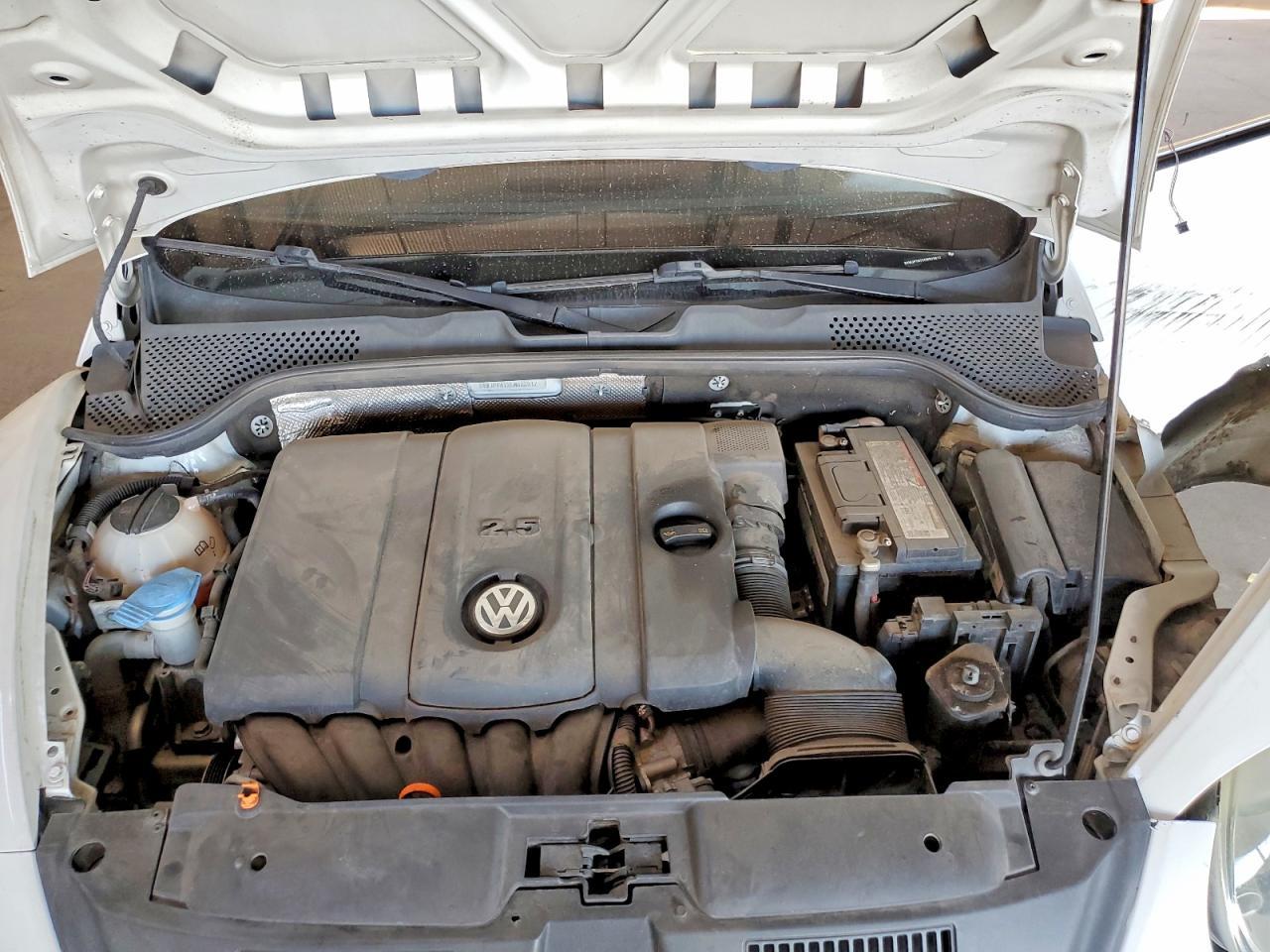 2012 VOLKSWAGEN Beetle
