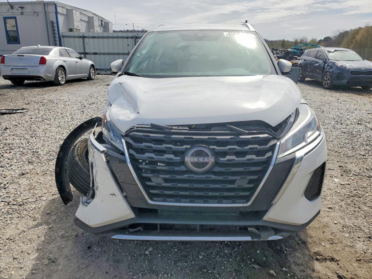 2024 NISSAN KICKS