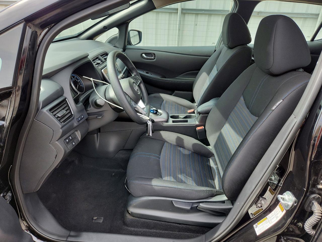 2025 NISSAN LEAF