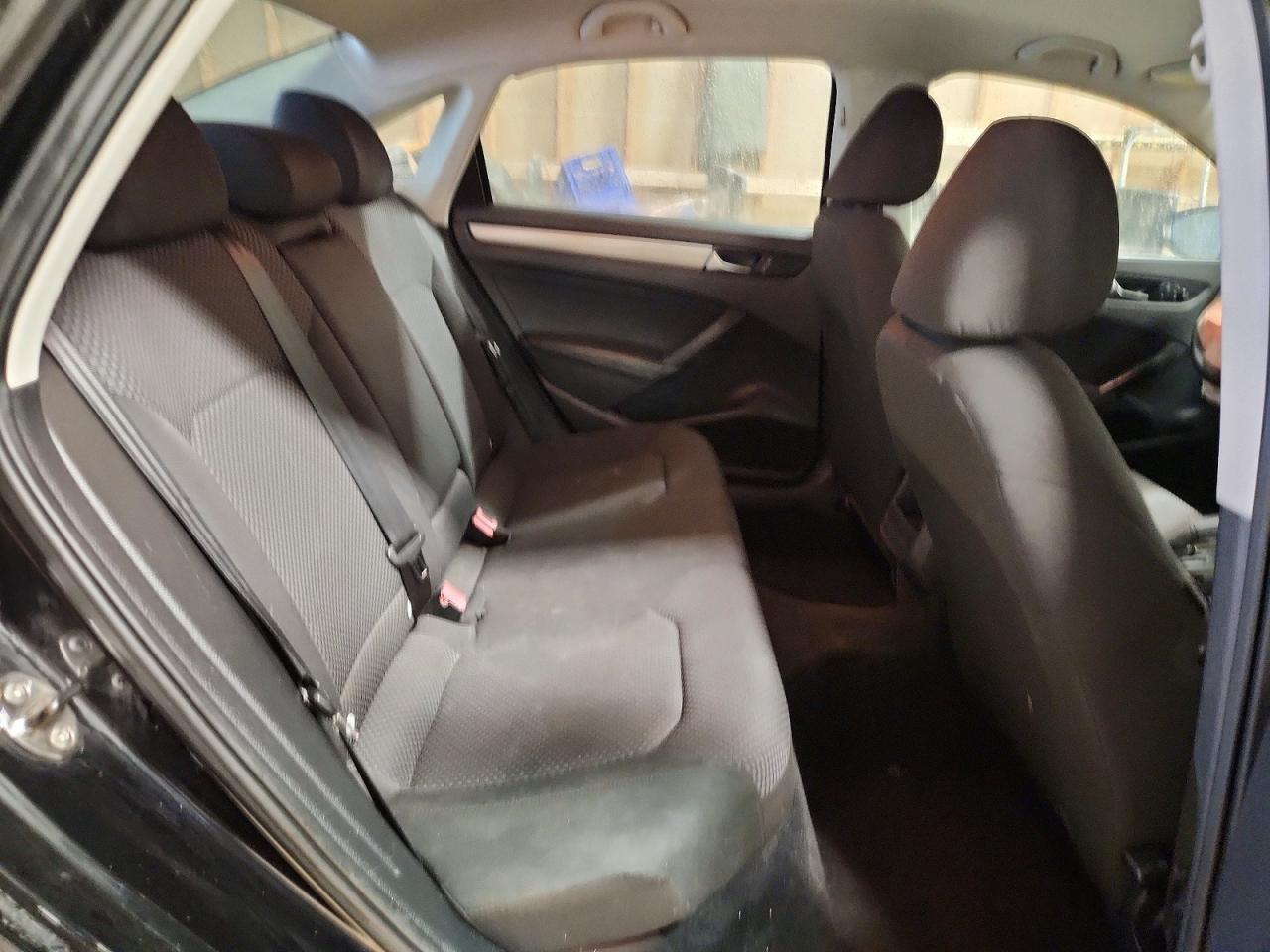 2012 VOLKSWAGEN Passat