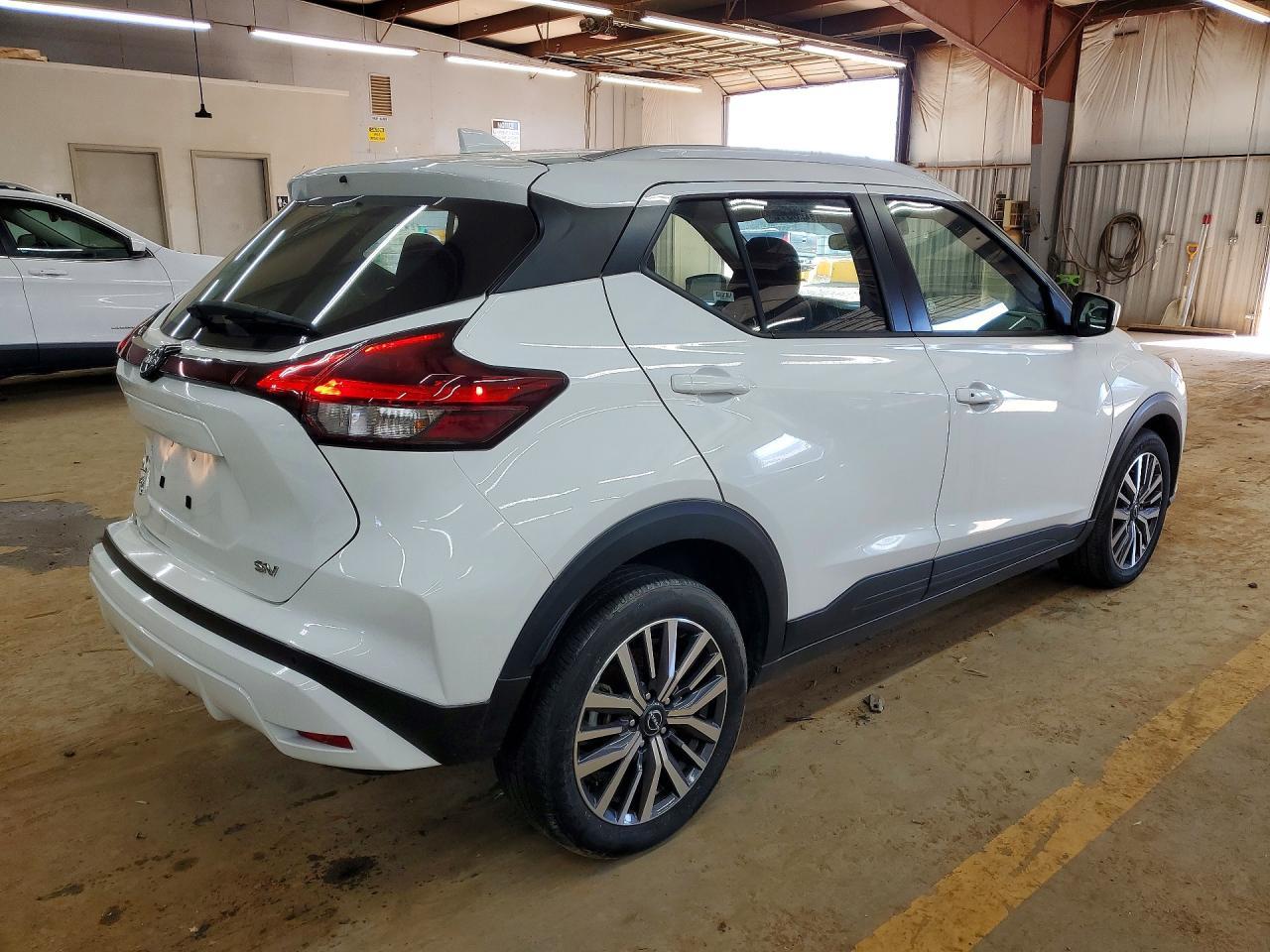 2024 NISSAN KICKS