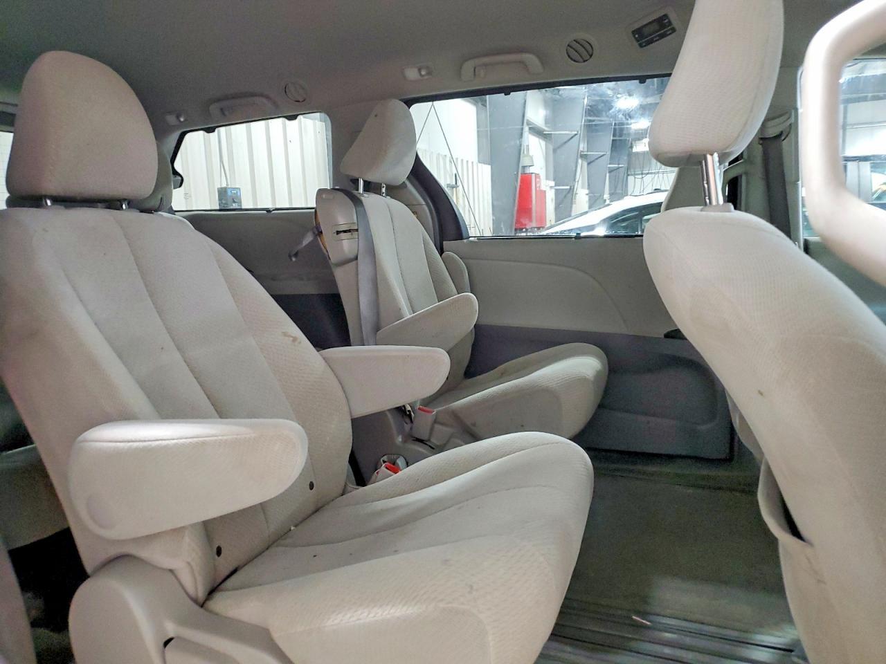 2013 TOYOTA SIENNA