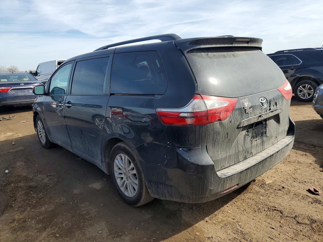 2016 TOYOTA SIENNA