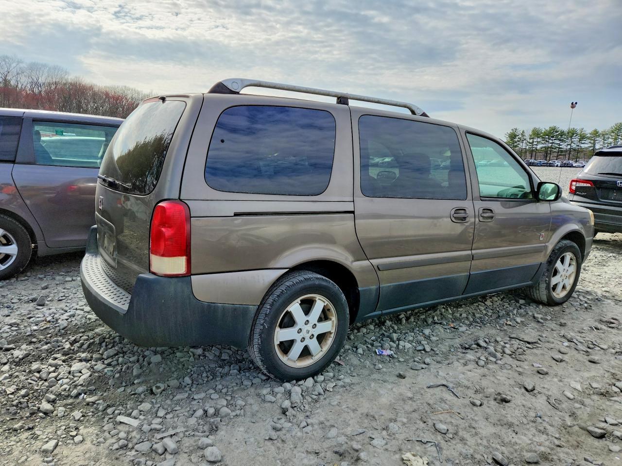 2005 SATURN Relay