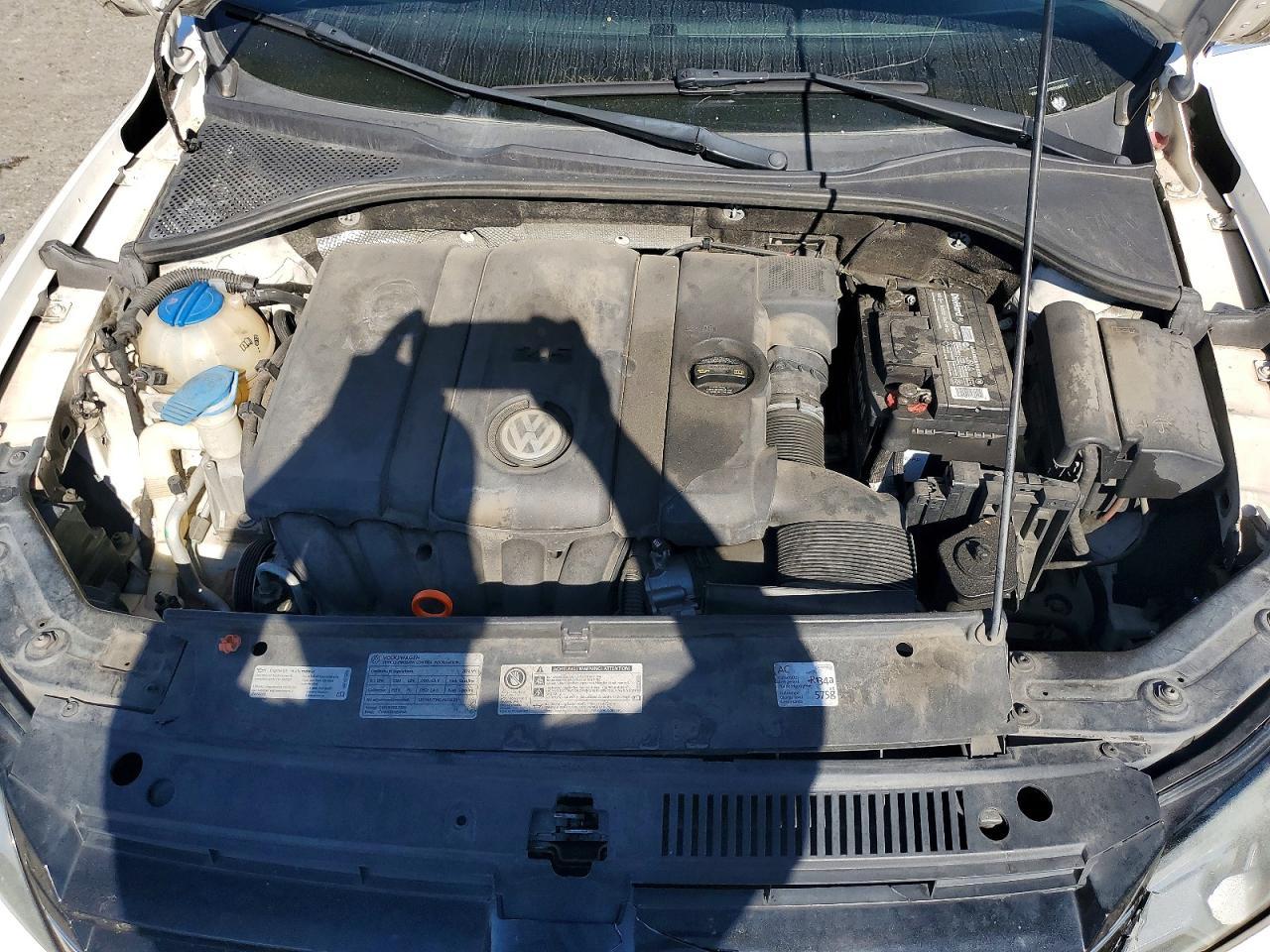 2012 VOLKSWAGEN Passat