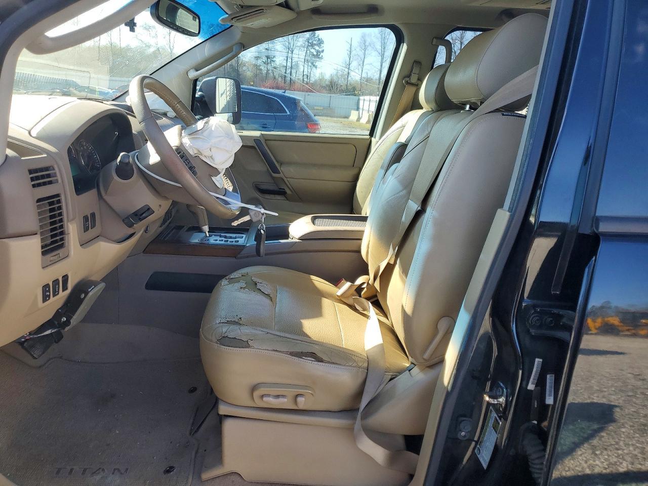 2011 NISSAN Titan